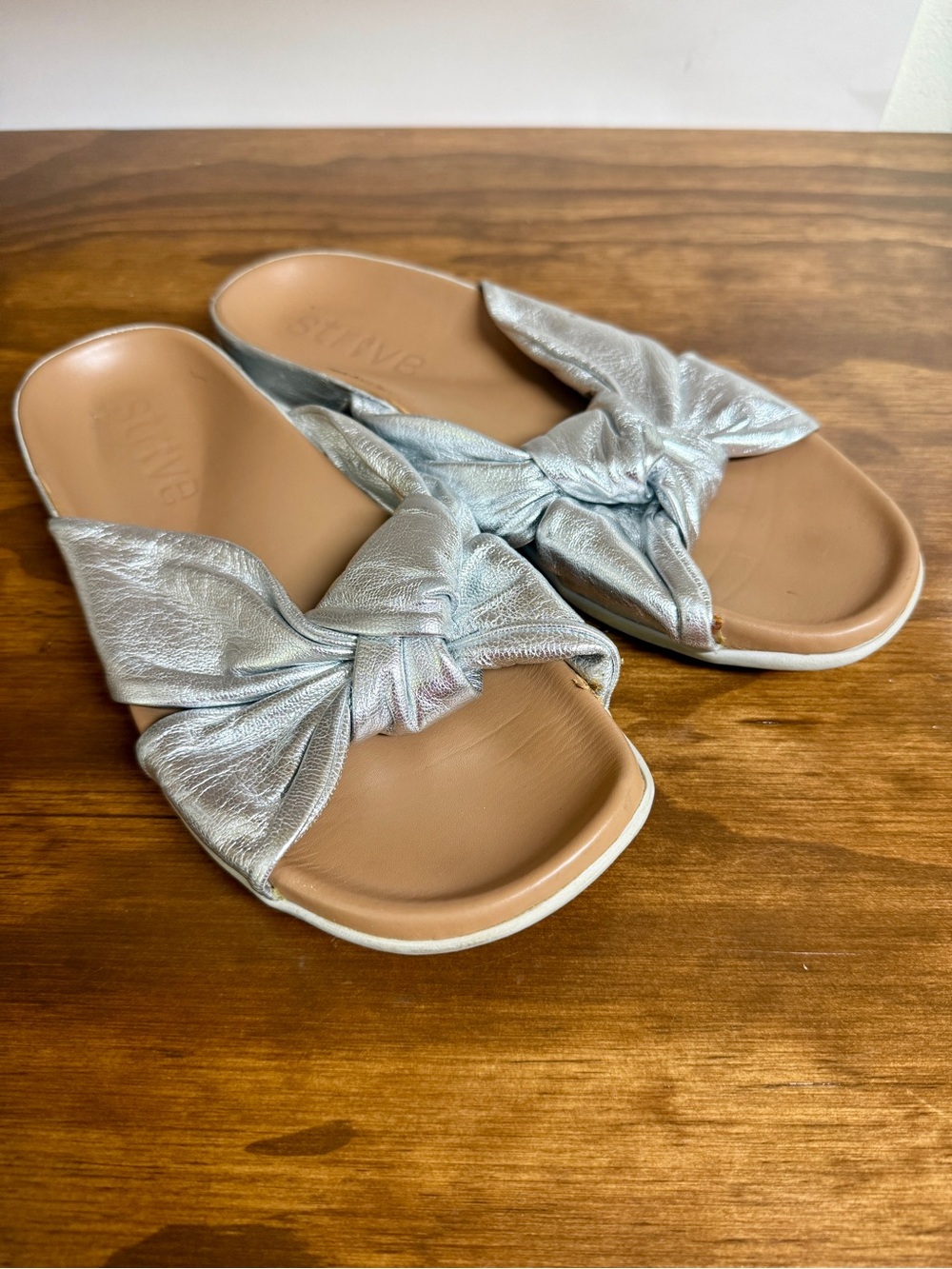 Strive Women’s Shoes Silver Leather Sicily Sandals